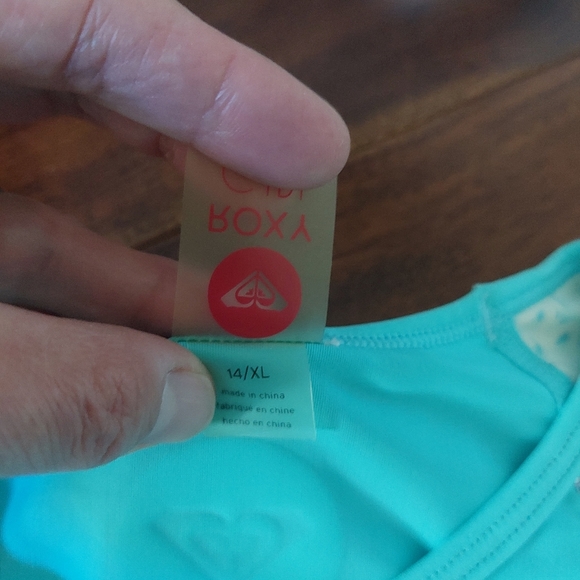 Swim/surf shirt by Roxy, size 14kids xl. - Picture 2 of 4